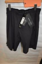 GORE C3 WOMENS 2 IN 1 SHORTS, SIZE SMALL 3