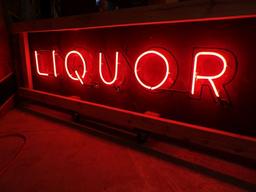 Liquor Bullnose Neon Sign