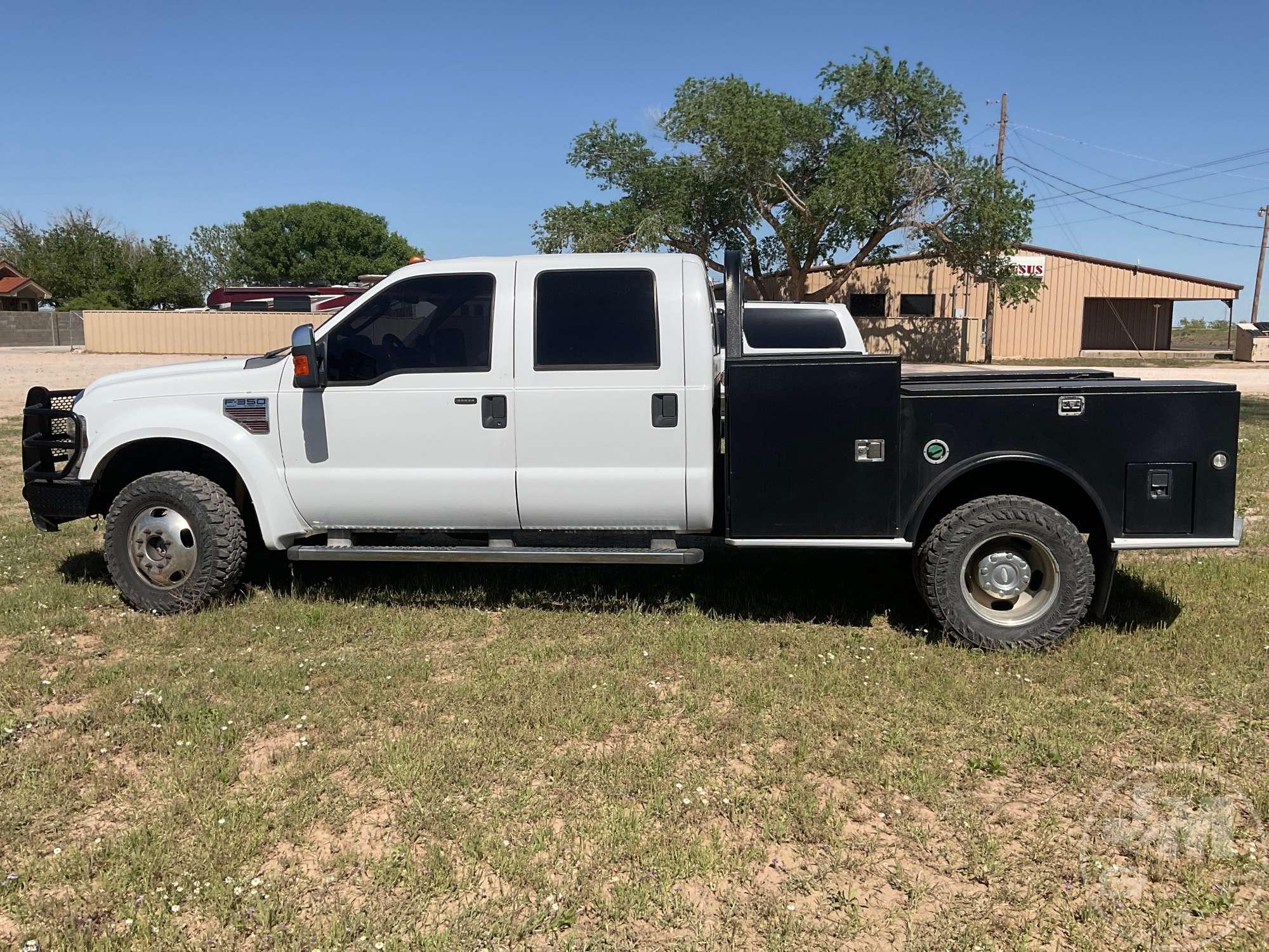 2009 FORD F-350 SUPER DUTY DUALLY CREW CAB 4X4 FLATBED TRUCK VIN: 1FTWW33RX9EA18784