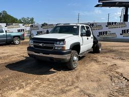 2006 CHEVROLET SILVERADO SINGLE AXLE CREW CAB 4X4 FLATBED TRUCK VIN: 1GCJK33U86F161233