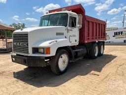 1990 MACK CH600GK TANDEM AXLE DUMP TRUCK VIN: 1M3AA15K6LW001020