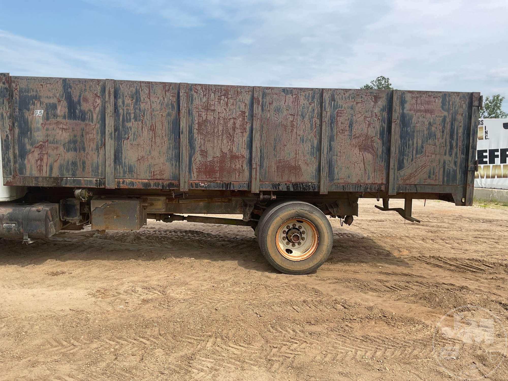 1995 INTERNATIONAL 4900 4X2 SINGLE AXLE DUMP TRUCK VIN: 1HTSDAANXSH261608