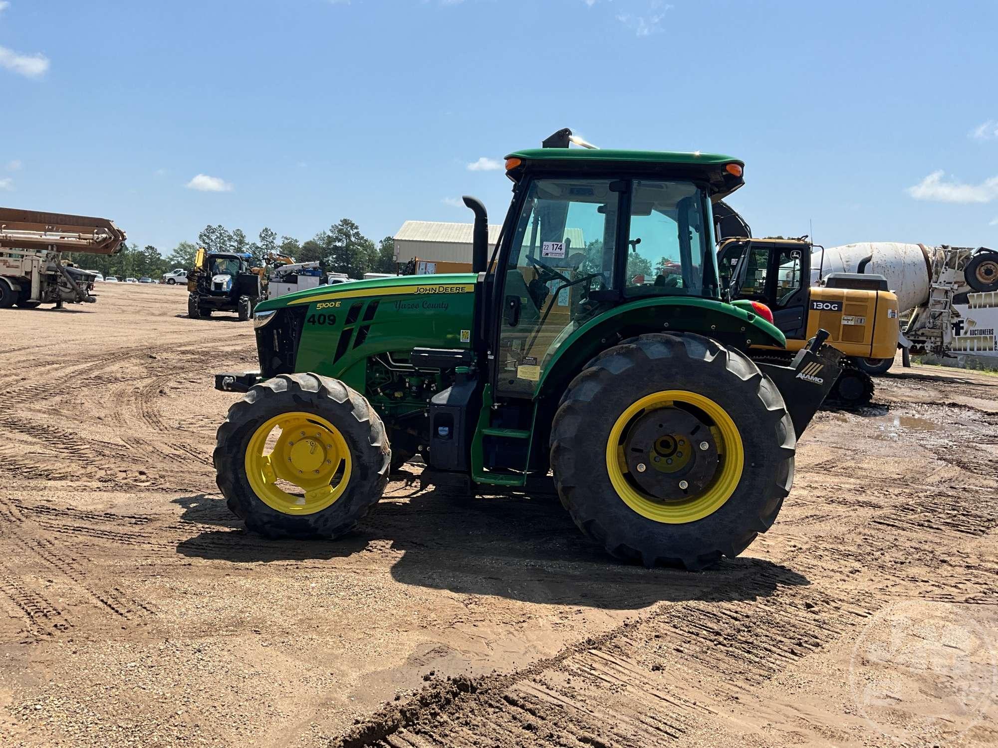 JOHN DEERE 5100E915 4X4 TRACTOR SN: PXCG103018316