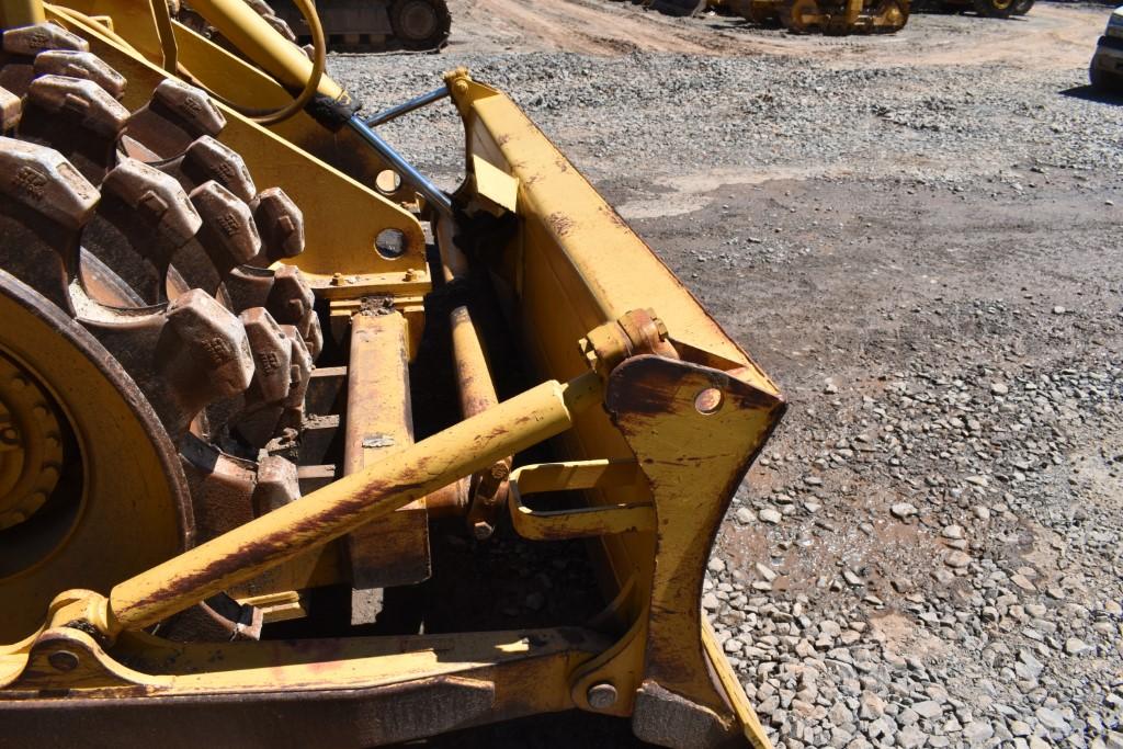 1995 CAT 815B Articulating Padfoot Compactor