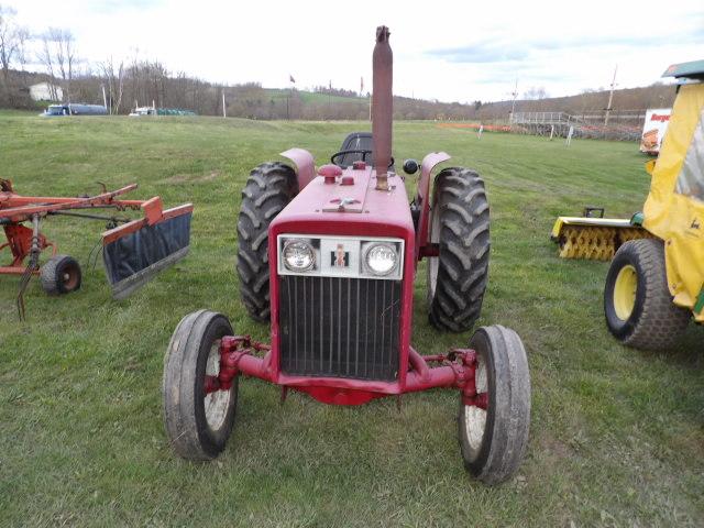 Interntional 444 Gas Utility Tractor, Remote, Good 13.6-28 Tires, 3pt, 540