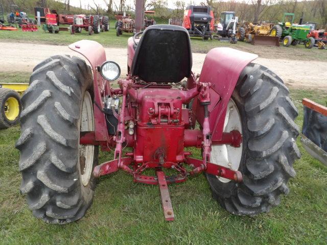 Interntional 444 Gas Utility Tractor, Remote, Good 13.6-28 Tires, 3pt, 540