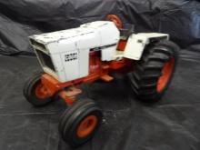 1/16 Case 1070 Fender Tractor, White Hood, Wide Tire