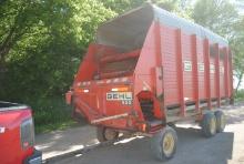 Gehl 920 Forage Box, 16', on MN 12-ton running gear, pintle chain, oiled, always shedded, used last