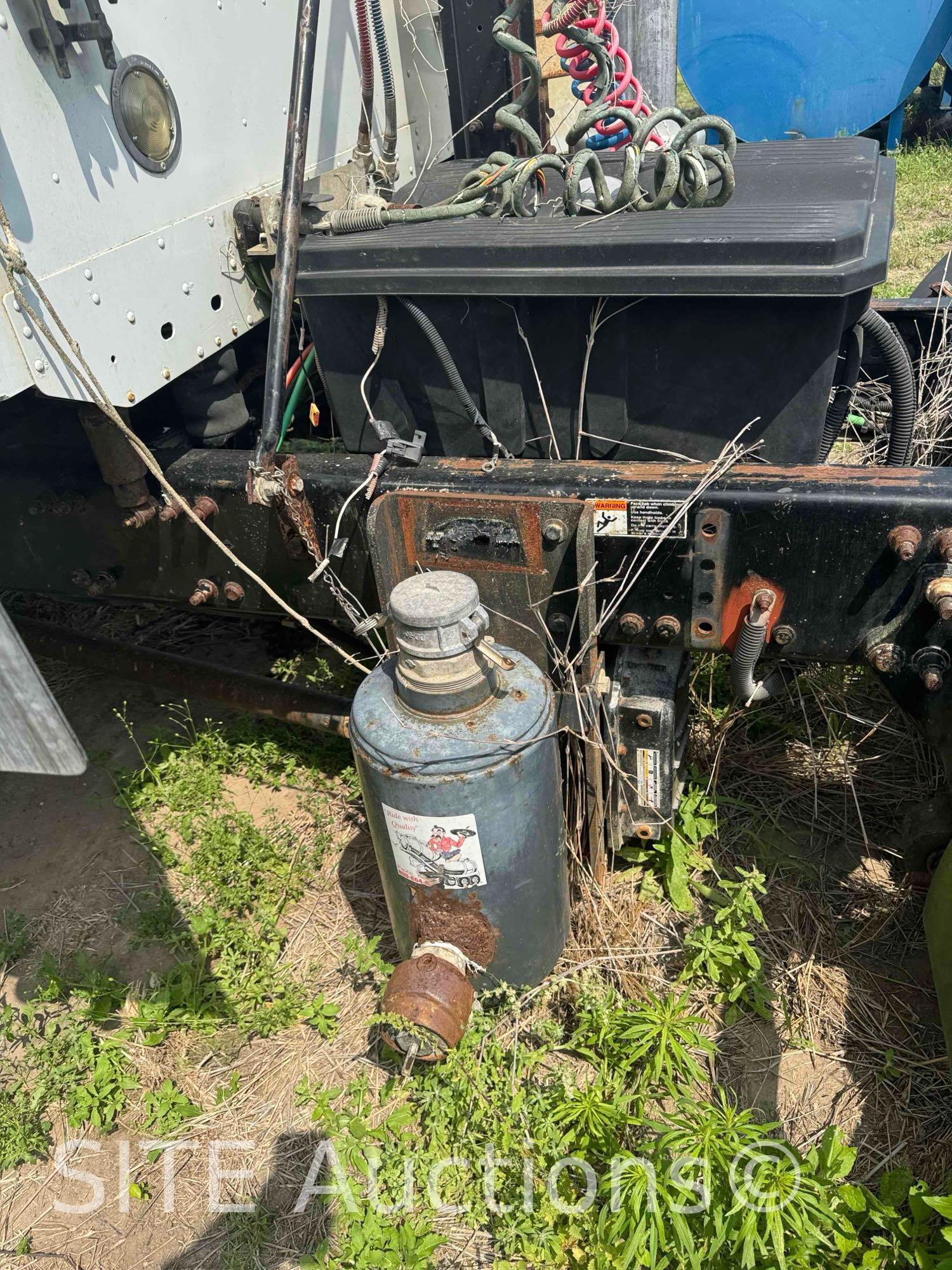 Freightliner T/A Sleeper Truck Tractor