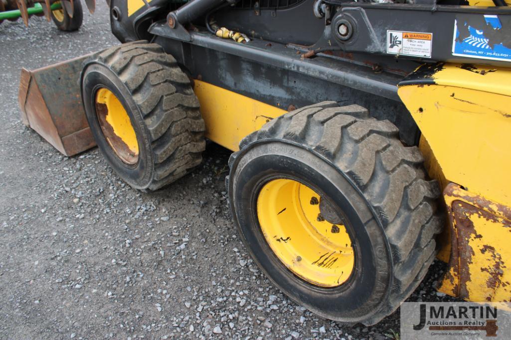 NH L230 skid loader