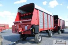 Miller Pro 5300 18' forage wagon