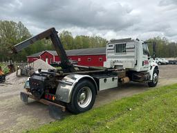 2004 INTERNATIONAL 4300 SBA 4x2