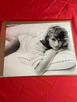 5 Taylor Swift Photos