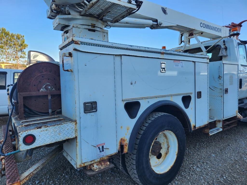 2003 International 4300 Boom Truck