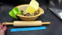Wooden Rolling Pin, The Pampered Chef Bowl, Tupperware Container, Ruffle Pans, Gripper