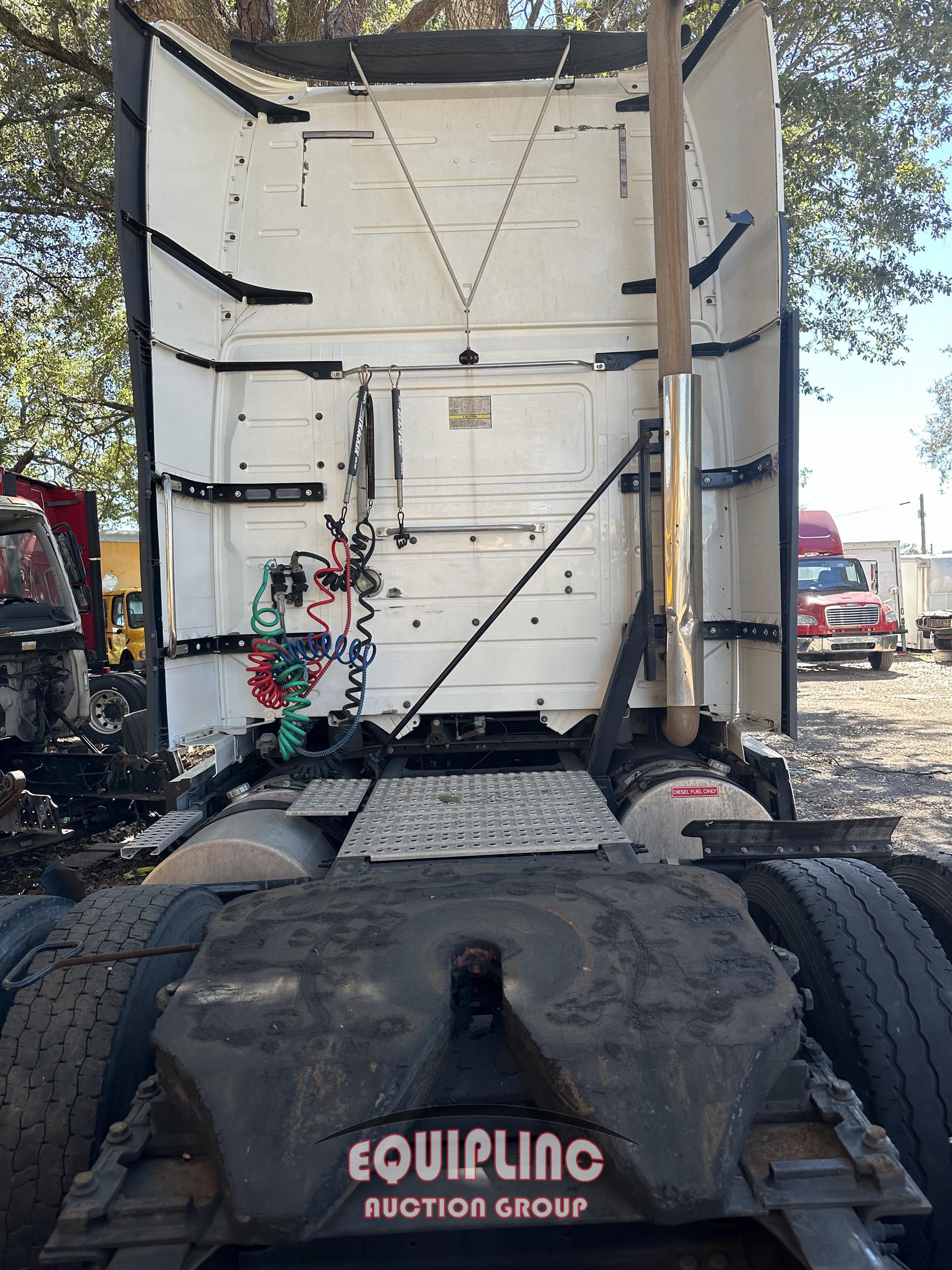 2015 VOLVO VNL TANDEM AXLE SLEEPER