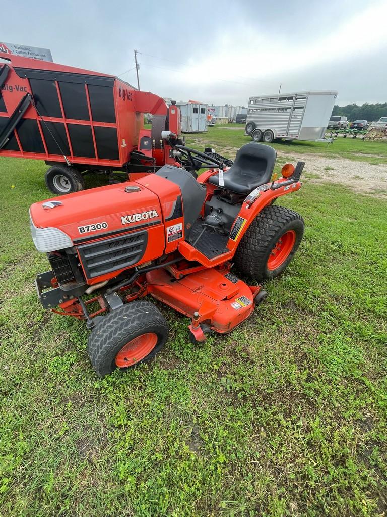 Kubota B7300, 590 hrs Belly Mower 3 Pt. & PTO