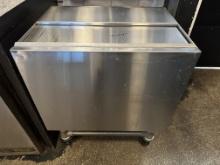 Regency 600IB1824M All Stainless Steel Portable Ice Storage Bin w/Sliding Lid 24"W x 18"D x 30"