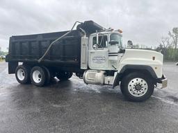 1995 MACK RD690 T/A DUMP TRUCK