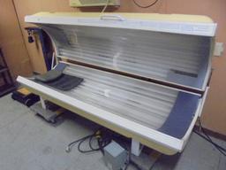 Wolf Systems Clam Shell Tanning Bed w/ Transformer