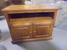 Beautiful Oak Rolling TV Stand w/ 2 Doors on Bottom