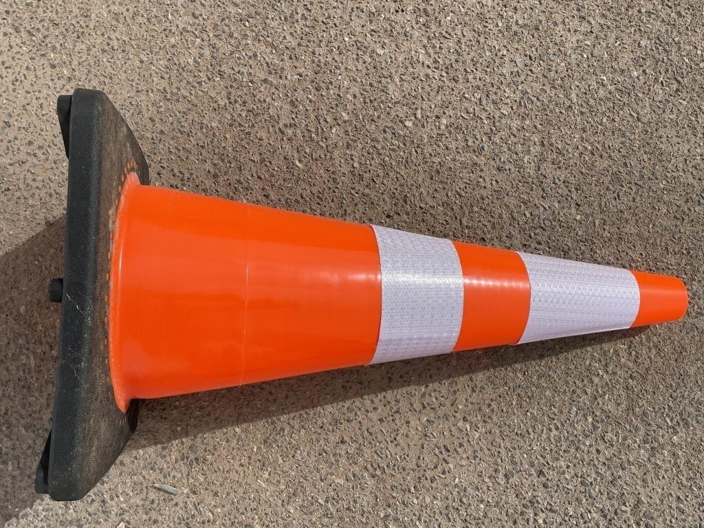 UNUSED (50)pcs Construction Safety Traffic Cones