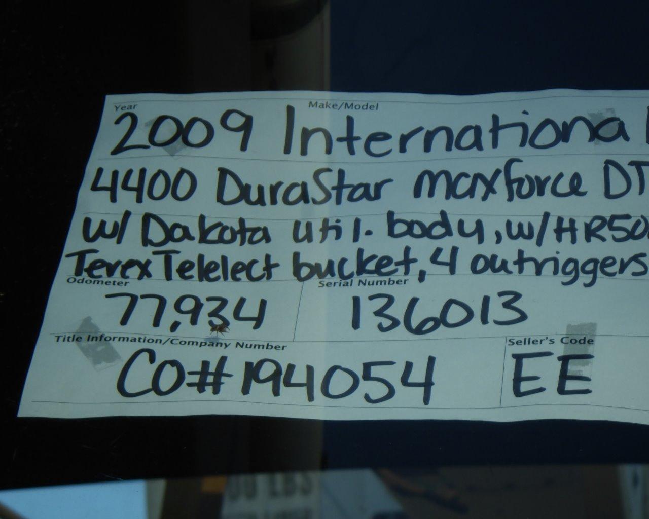 2009 INTERNATIONAL 4400 w/Terex Telelect HR50M Bucket   Dakota Utility Body