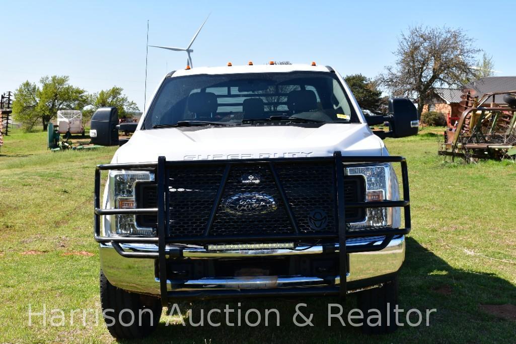 2019 F350 XL CAB AND CHASSIS WITH BUTLER BED