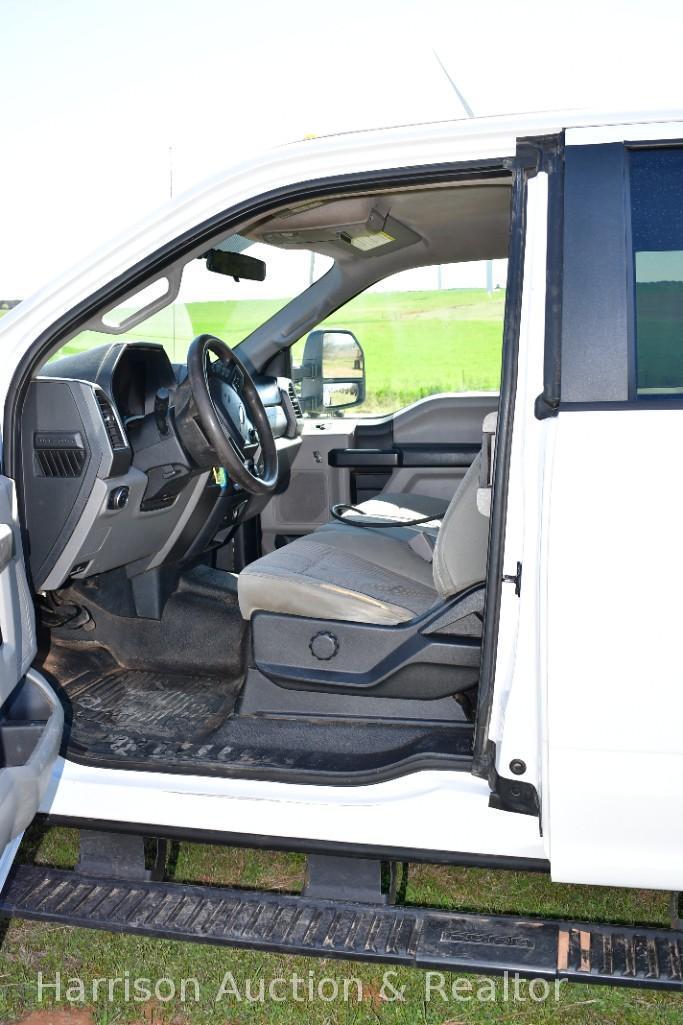2019 F350 XL CAB AND CHASSIS WITH BUTLER BED