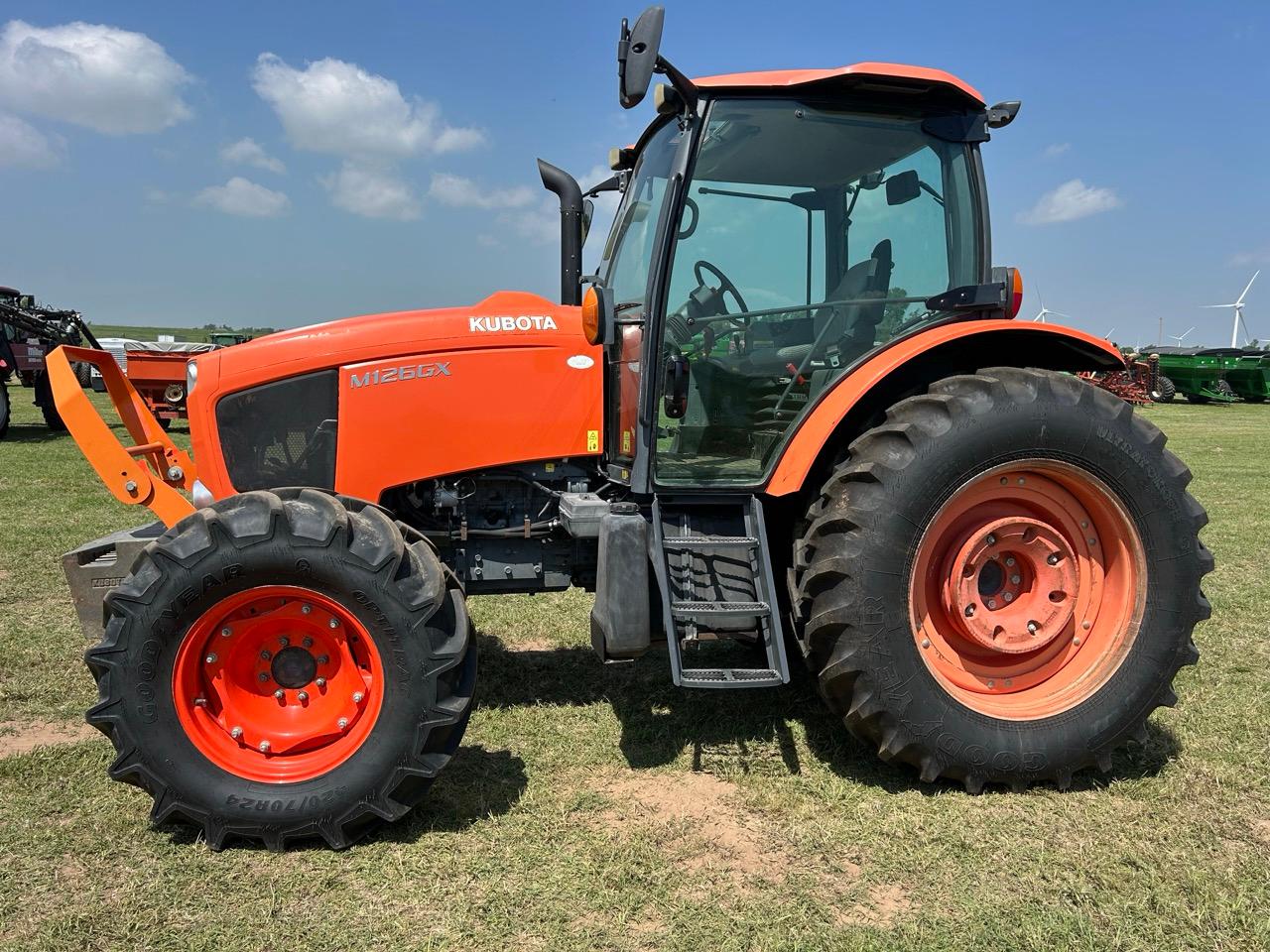 Kubota M126GX