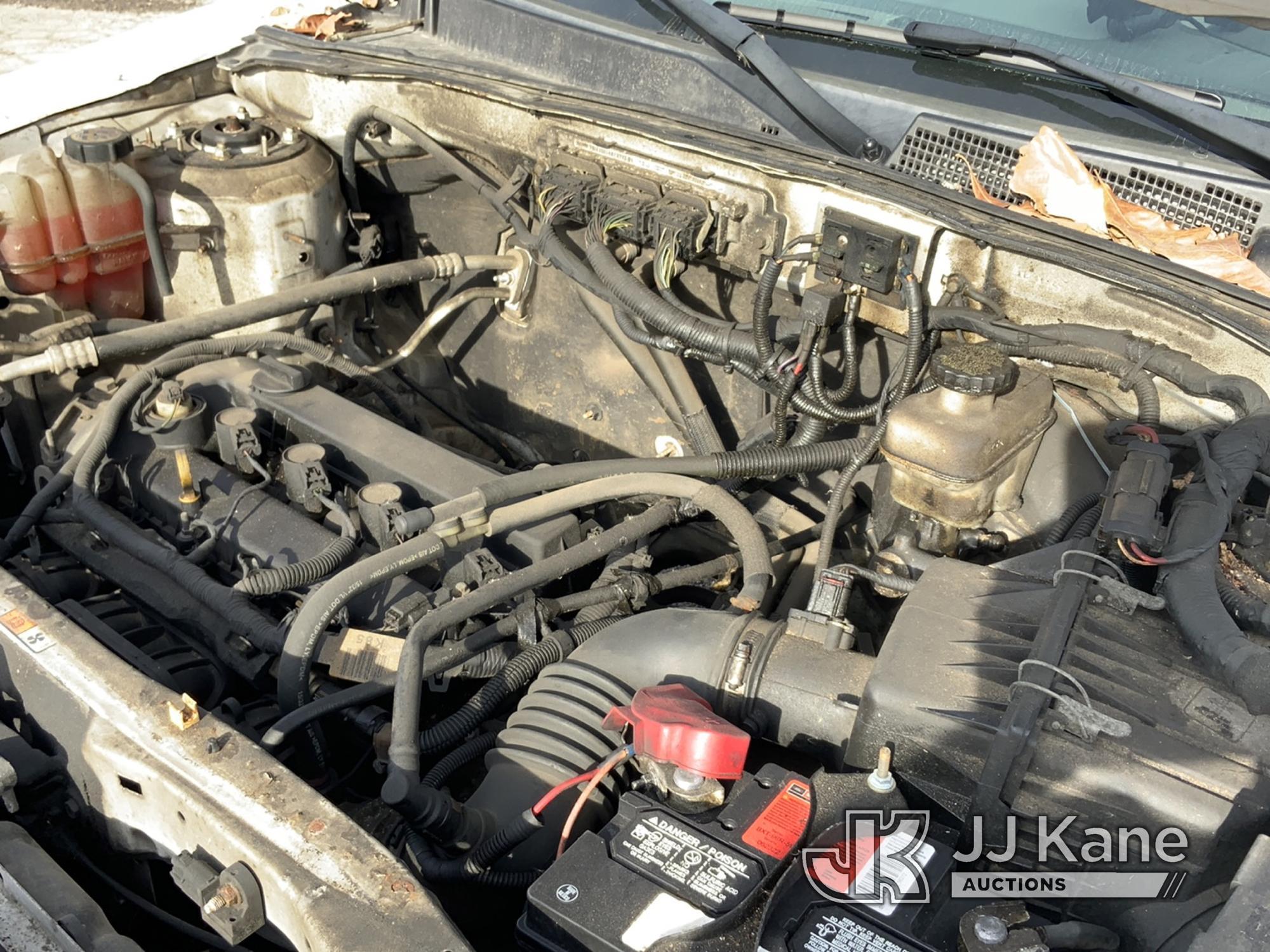 (South Beloit, IL) 2012 Ford Escape 4x4 4-Door Sport Utility Vehicle Runs & Moves) (Rust Damage