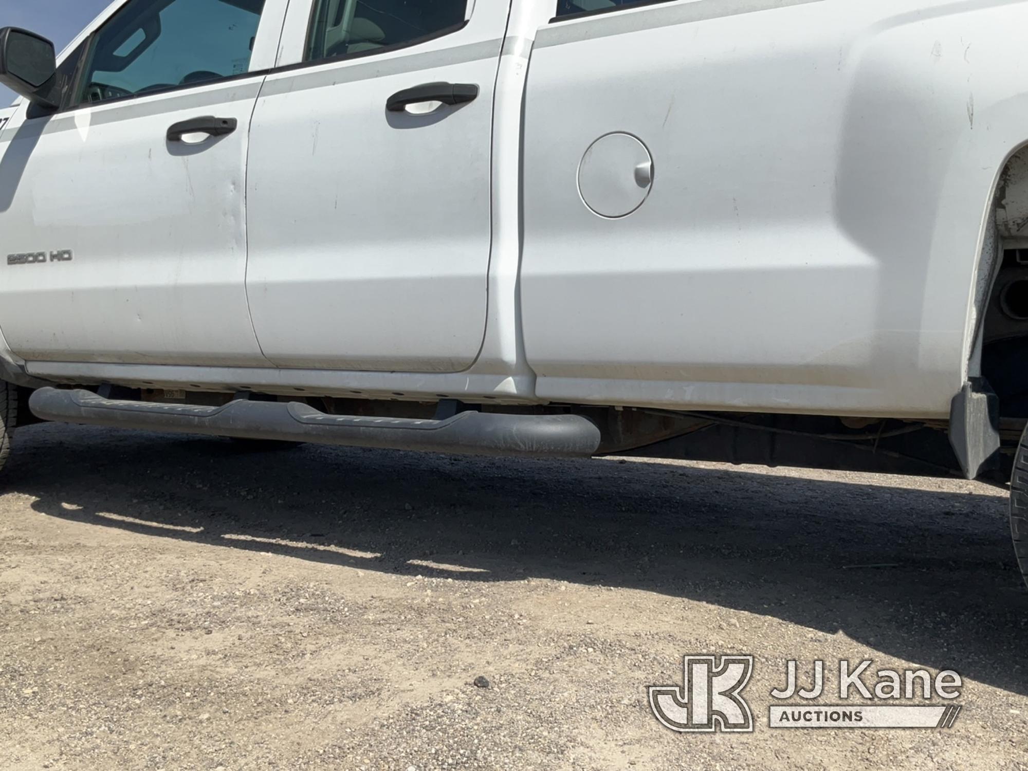 (South Beloit, IL) 2015 Chevrolet Silverado 2500HD Extended-Cab Pickup Truck Runs & Moves) (Body Dam