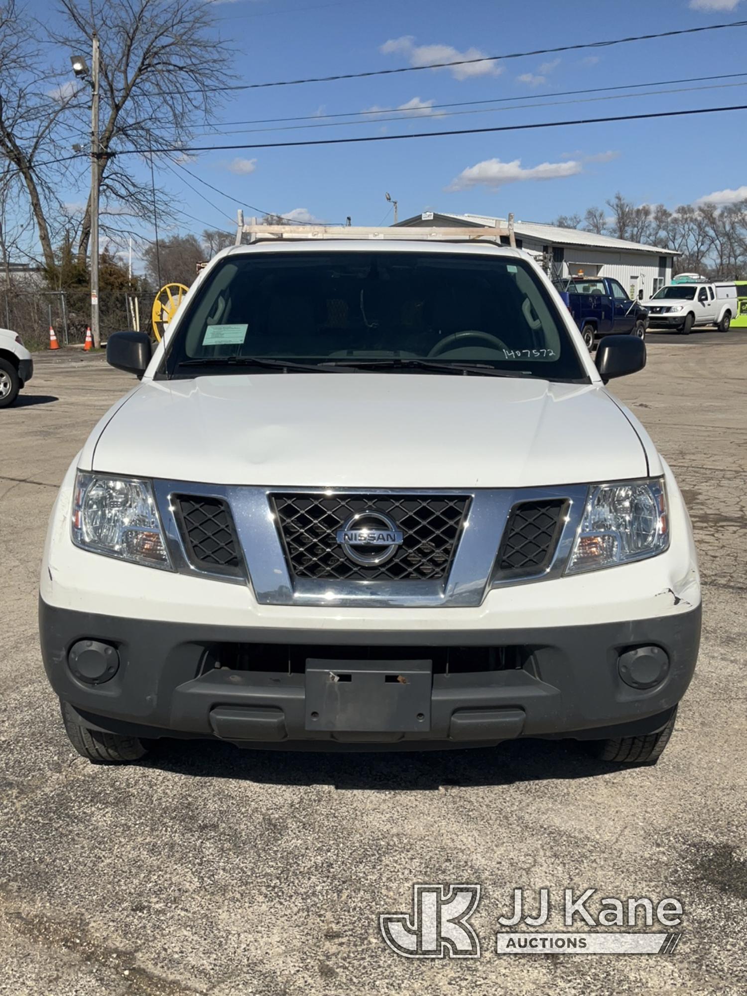 (South Beloit, IL) 2015 Nissan Frontier Extended-Cab Pickup Truck Runs & Moves) (Body Damage, Paint