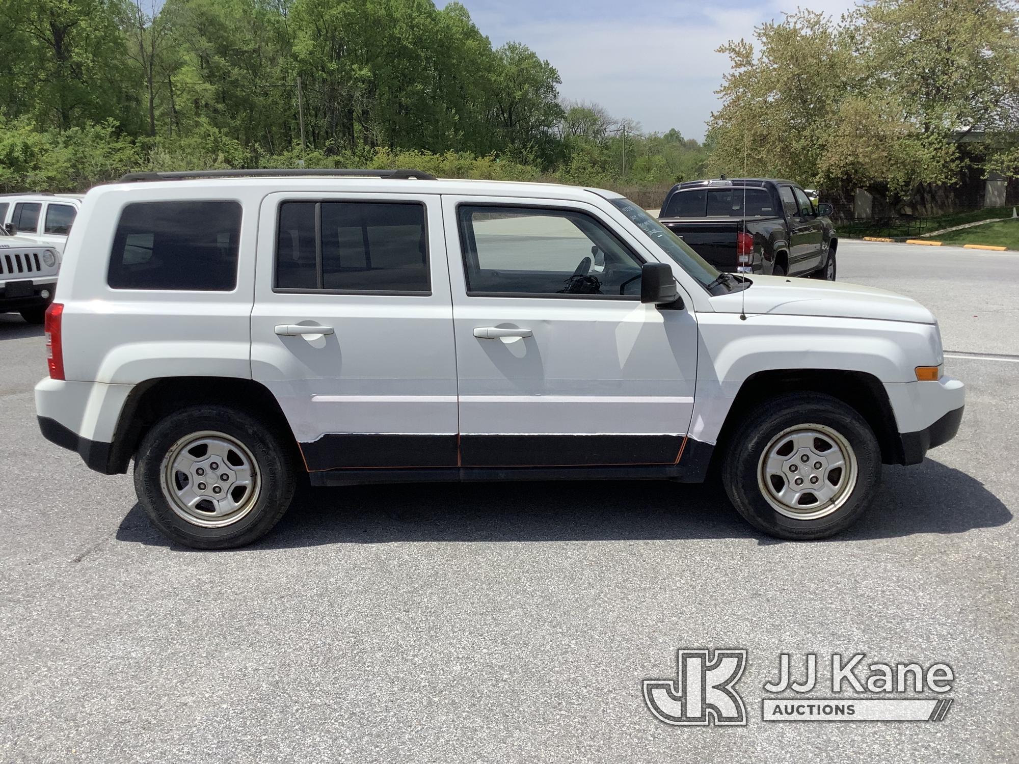 (Chester Springs, PA) 2014 Jeep Patriot 4x4 4-Door Sport Utility Vehicle Runs & Moves, Low Fuel, Bod