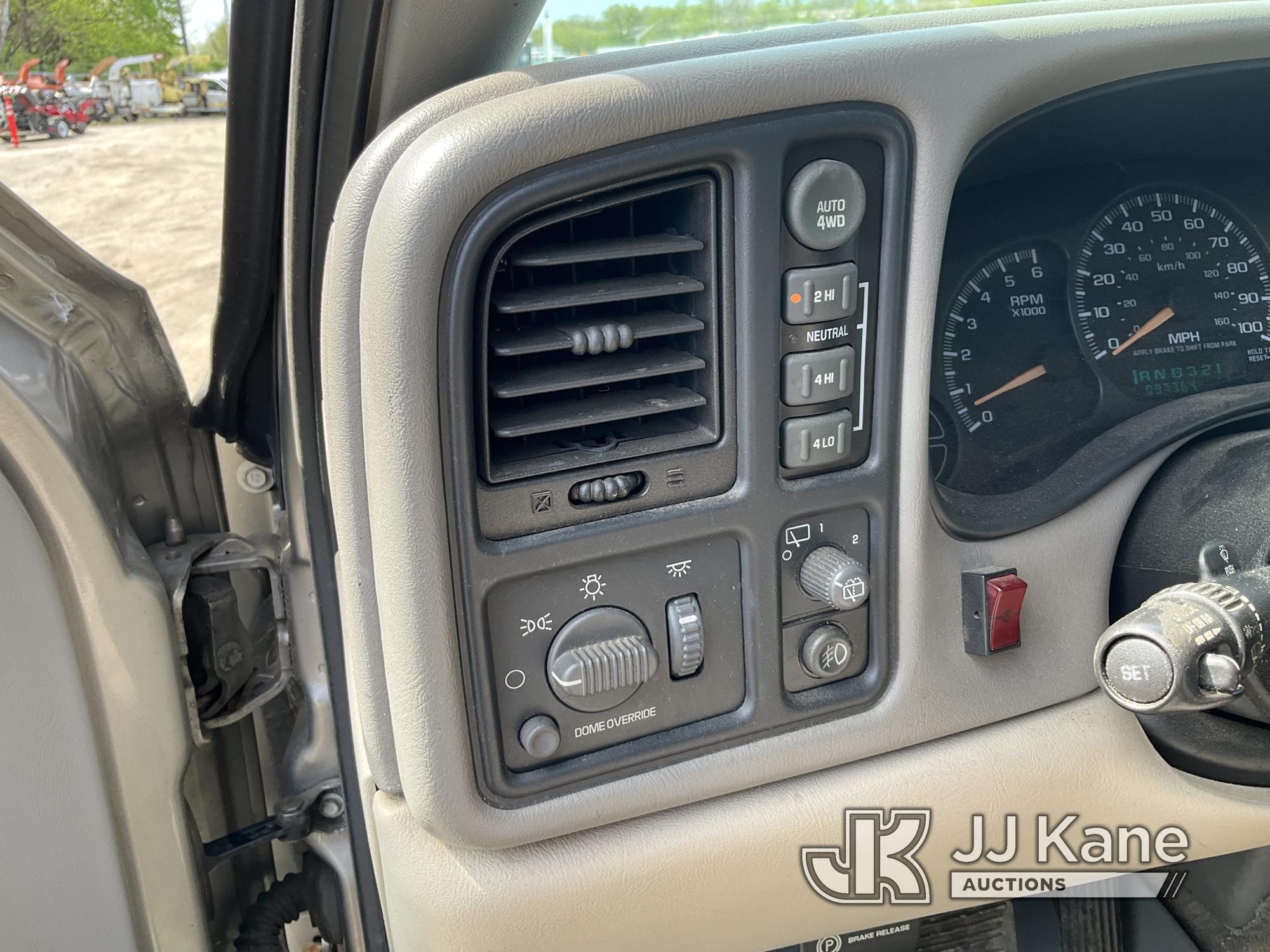 (Plymouth Meeting, PA) 2002 Chevrolet Tahoe 4x4 4-Door Sport Utility Vehicle Runs & Moves, Body & Ru