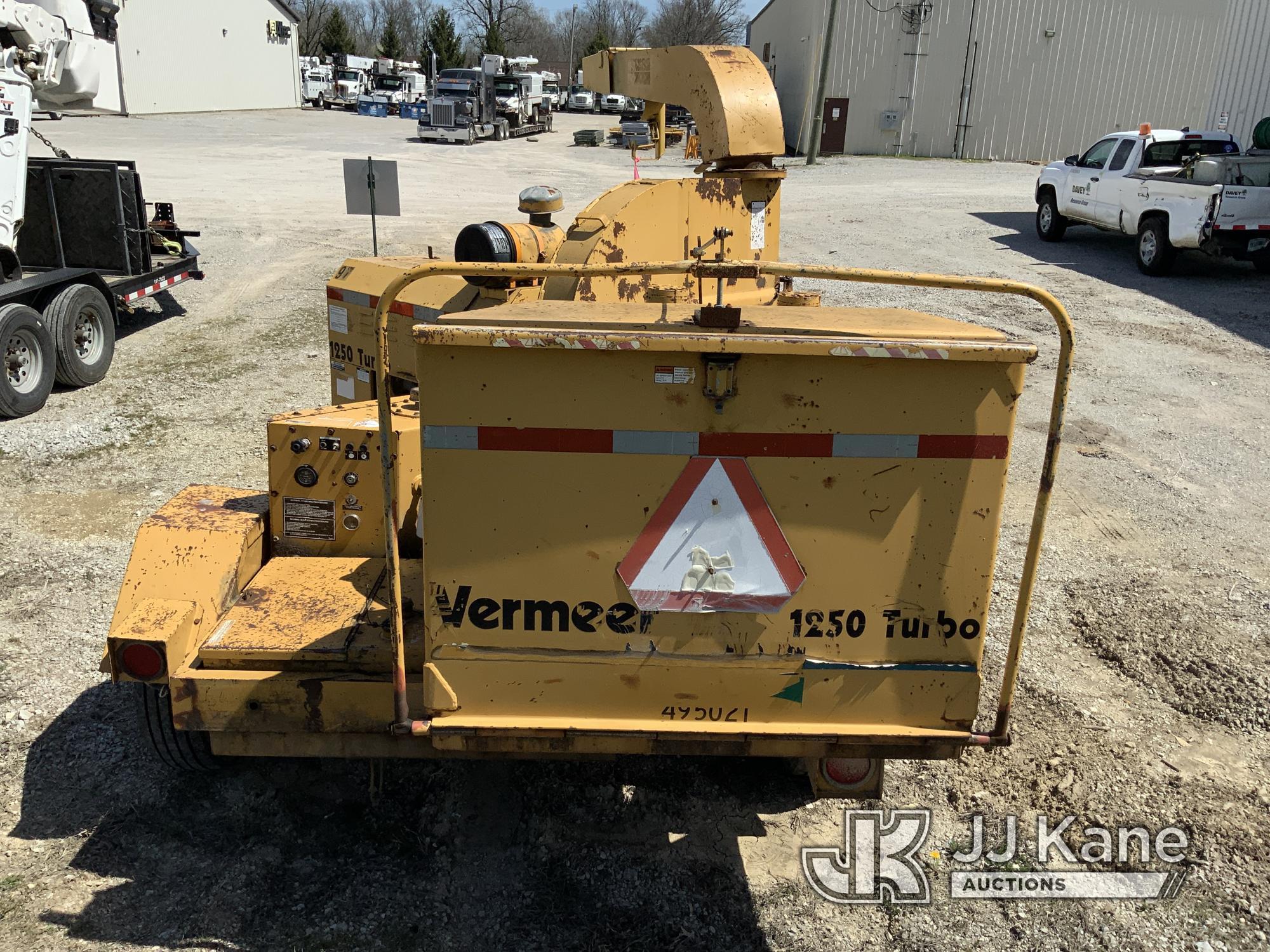 (Fort Wayne, IN) 1995 Vermeer 1250 Chipper (12in Disc), trailer mtd. NO TITLE) (Not Running, Conditi