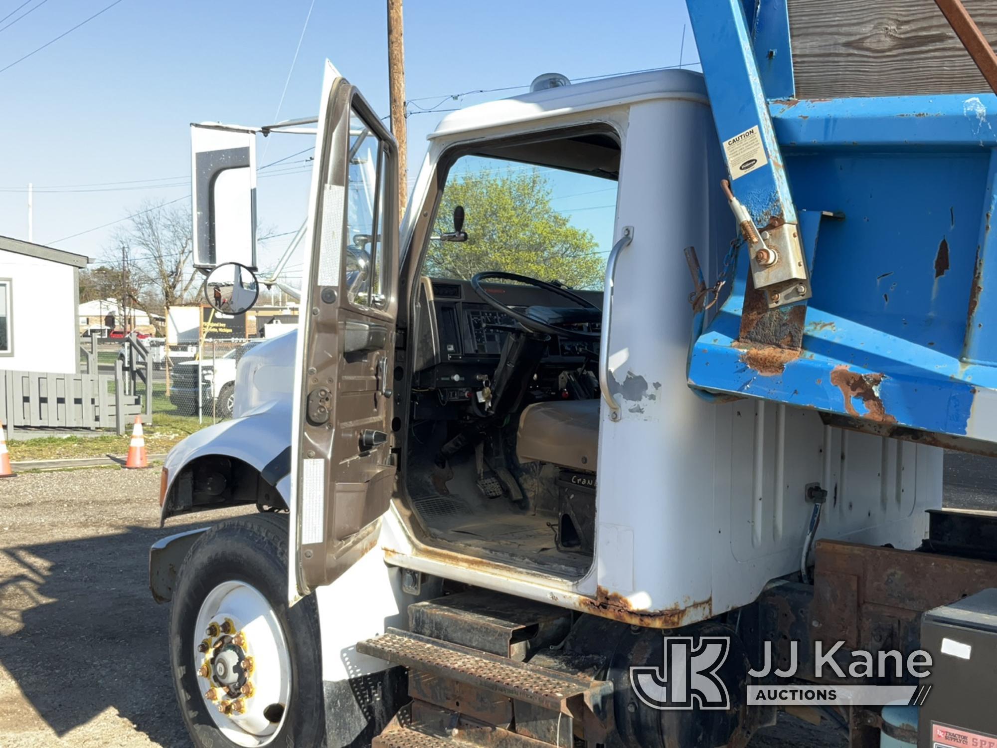 (Charlotte, MI) 1992 International 4900 Dump Truck Runs, Moves, Dump Operates