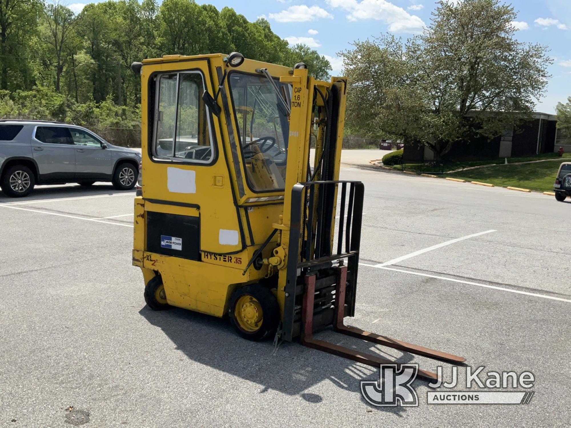 (Chester Springs, PA) Hyster E35XL Solid Tired Forklift Batteries Bad, Not Operating, Condition Unkn