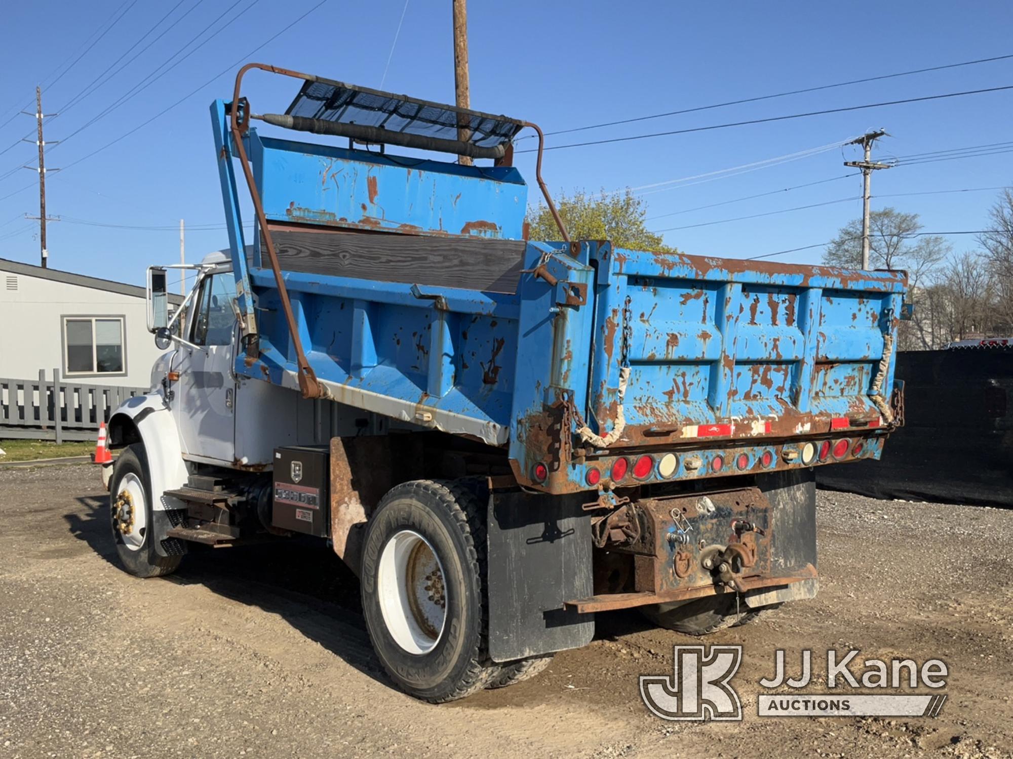 (Charlotte, MI) 1992 International 4900 Dump Truck Runs, Moves, Dump Operates