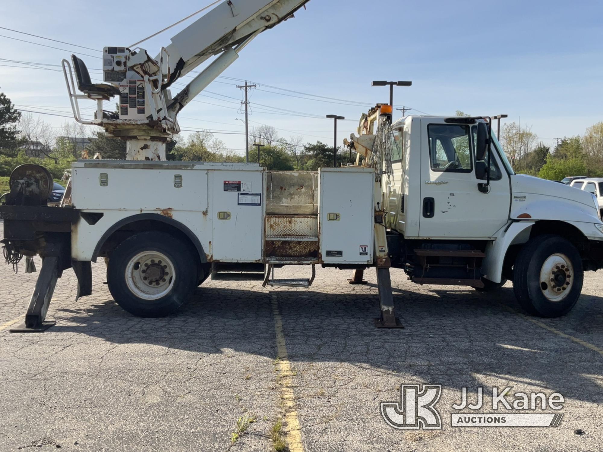 (Miamisburg, OH) Altec DM47-TR, Digger Derrick rear mounted on 2009 International 4300 Utility Truck