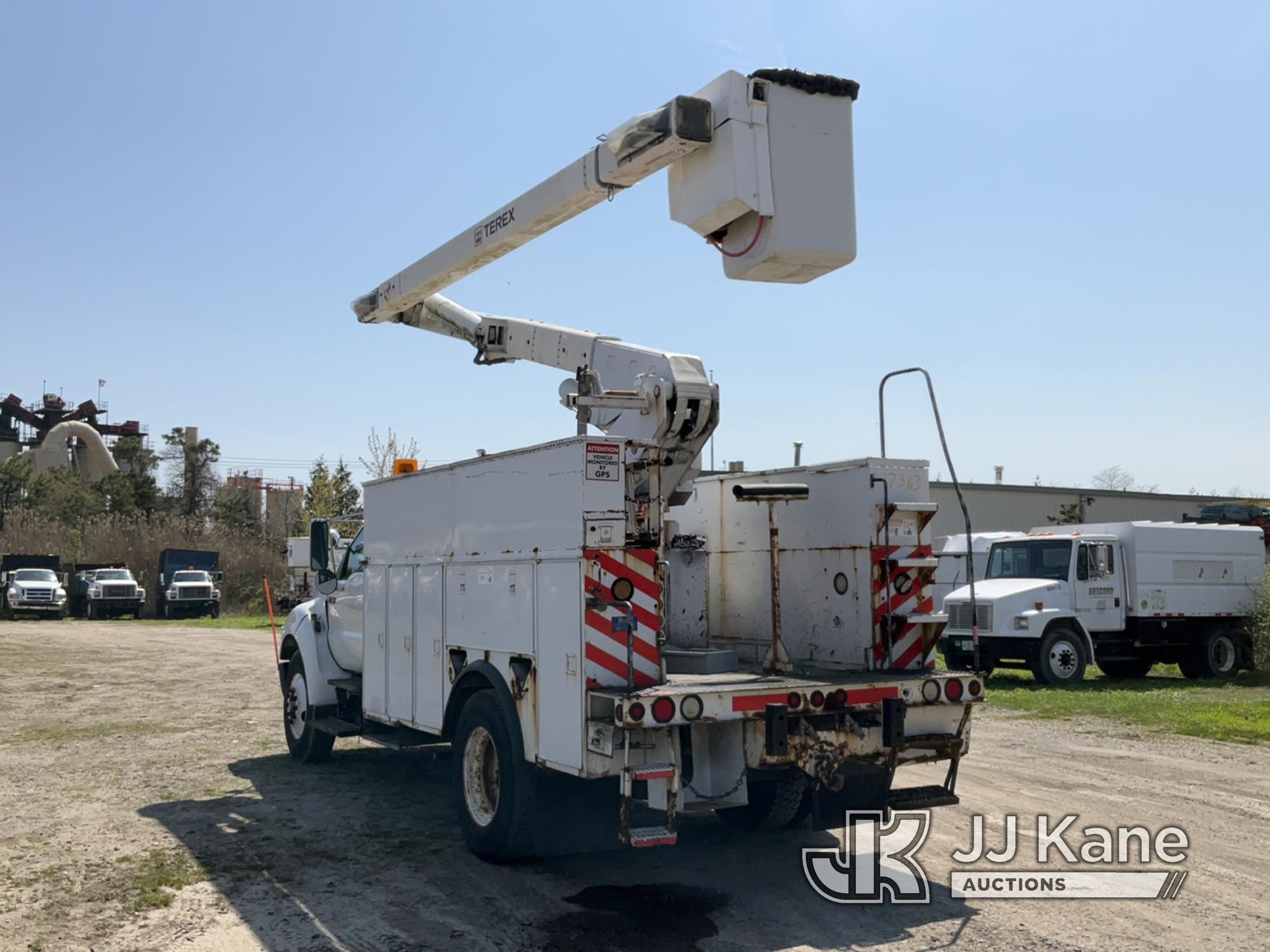 (Bellport, NY) Terex/HiRanger SC42, Over-Center Bucket Truck center mounted on 2006 Ford F750 Utilit