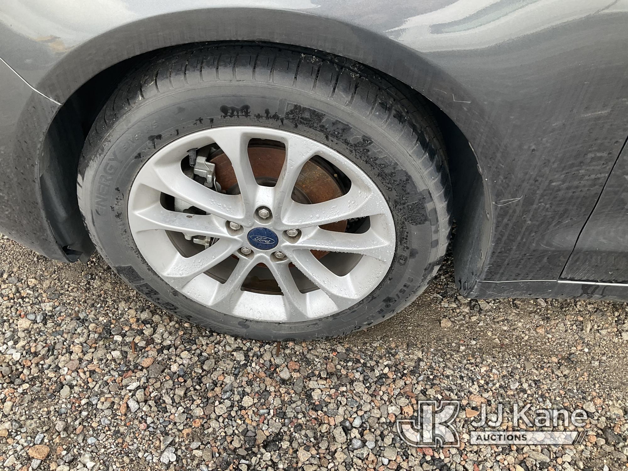 (Jurupa Valley, CA) 2019 Ford Fusion 4-Door Sedan Not Running, Interior Parts Stripped, Rear End Dam