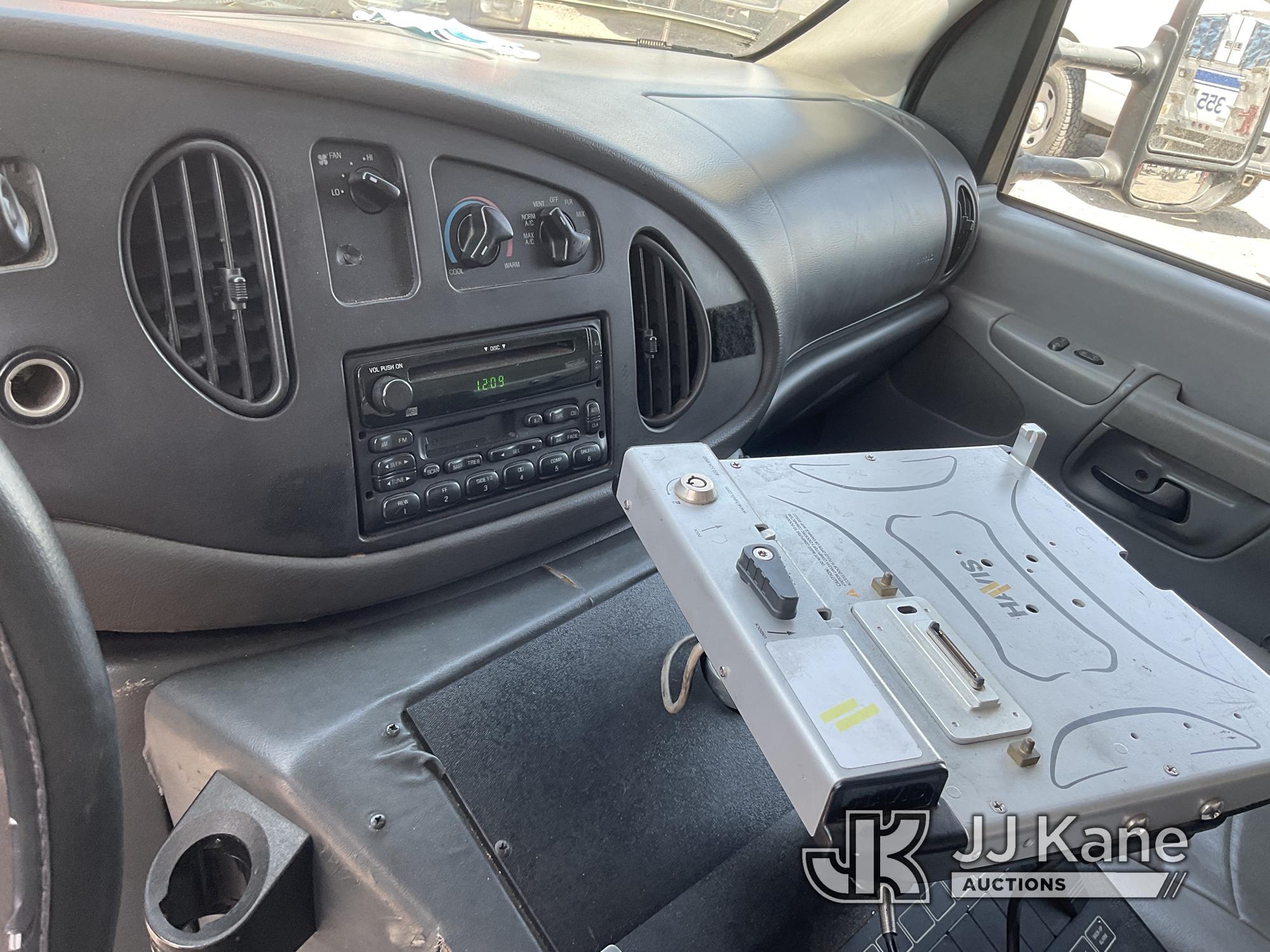 (Jurupa Valley, CA) 2003 Ford E-450 Ambulance Engine Runs, ABS Light On. Air Bag Light On, Front  Pa