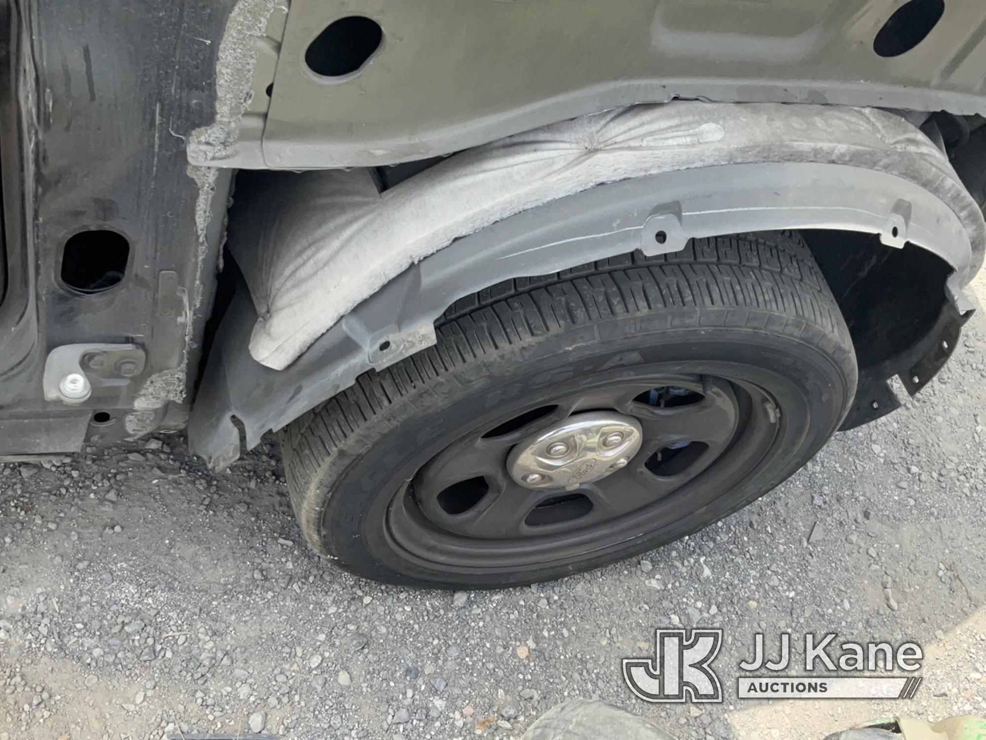 (Jurupa Valley, CA) 2014 Ford Explorer 4-Door Sport Utility Vehicle Not Running , No Key , Stripped