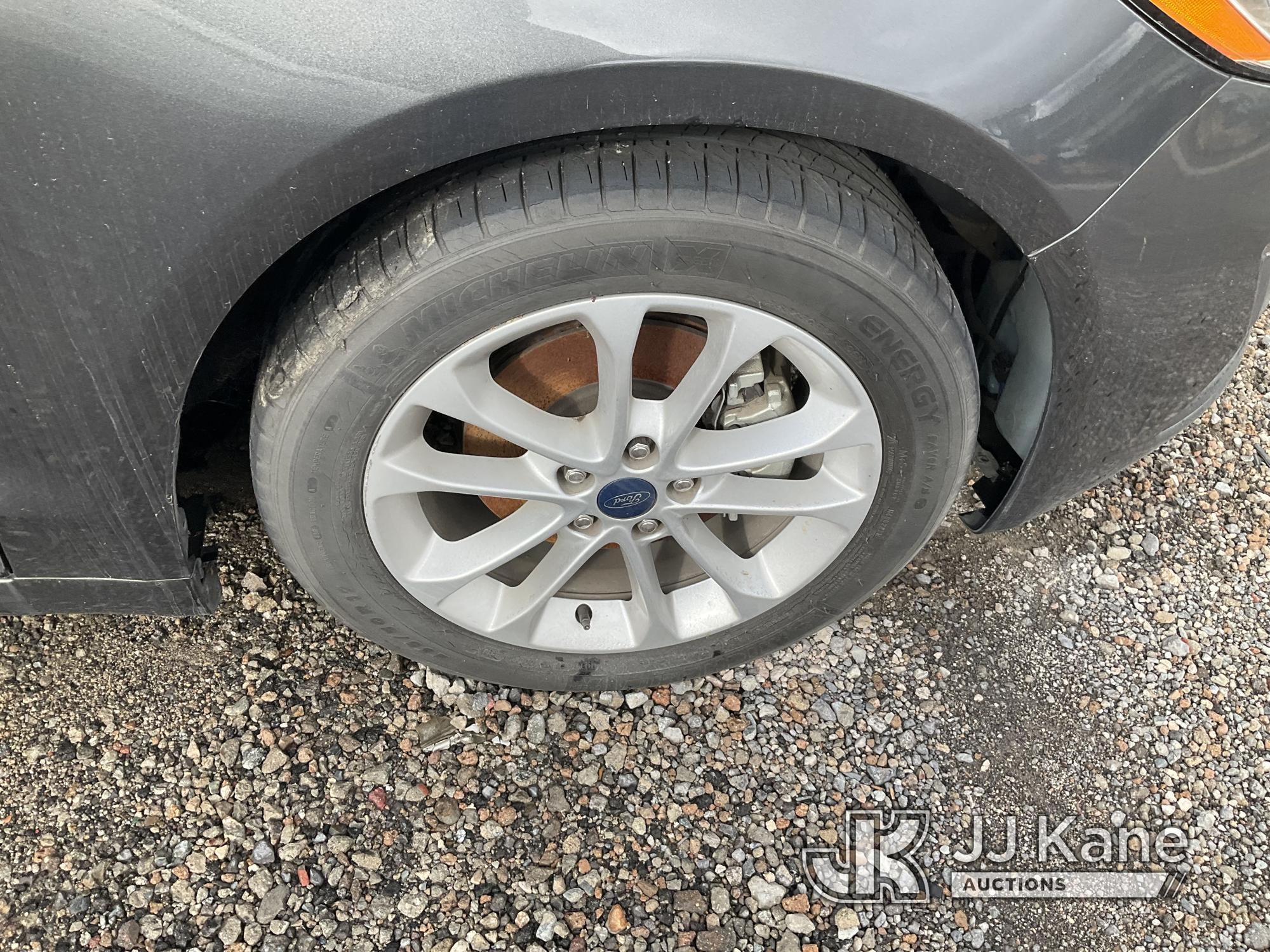 (Jurupa Valley, CA) 2019 Ford Fusion 4-Door Sedan Not Running, Interior Parts Stripped, Rear End Dam