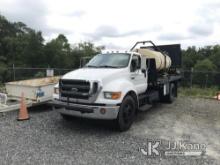 2005 Ford F650 Spray Truck Runs & Moves) (Minor Body Damage