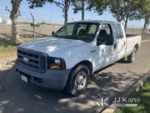 2006 Ford F250 Crew-Cab Pickup Truck Runs & Moves) (Windshield Wipers Not Working. Engine Ticking.