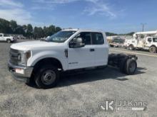 2018 Ford F350 4x4 Extended-Cab Service Truck Runs & Moves) (Body/Paint Damage