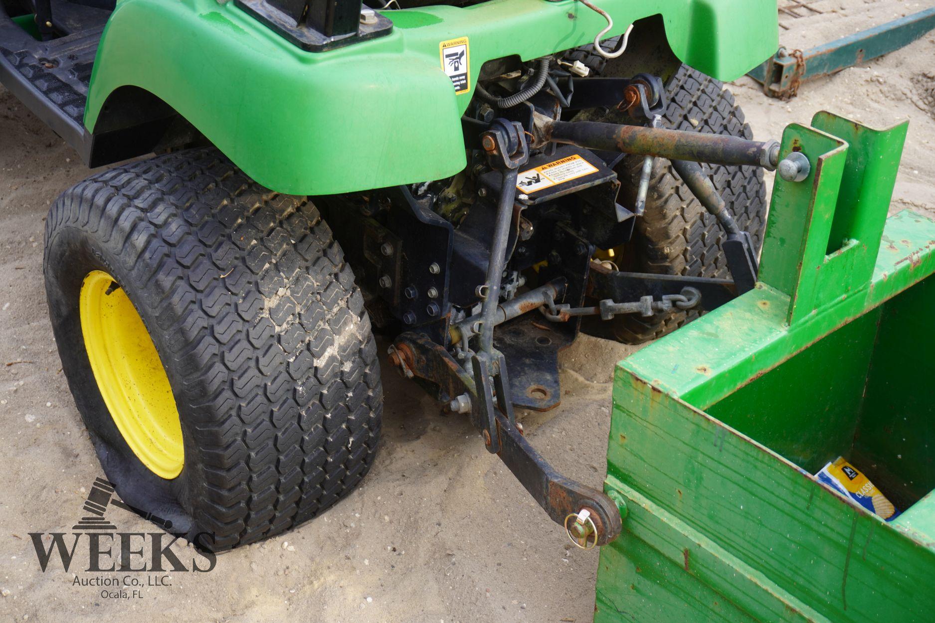 JOHN DEERE 2210 W/LOADER