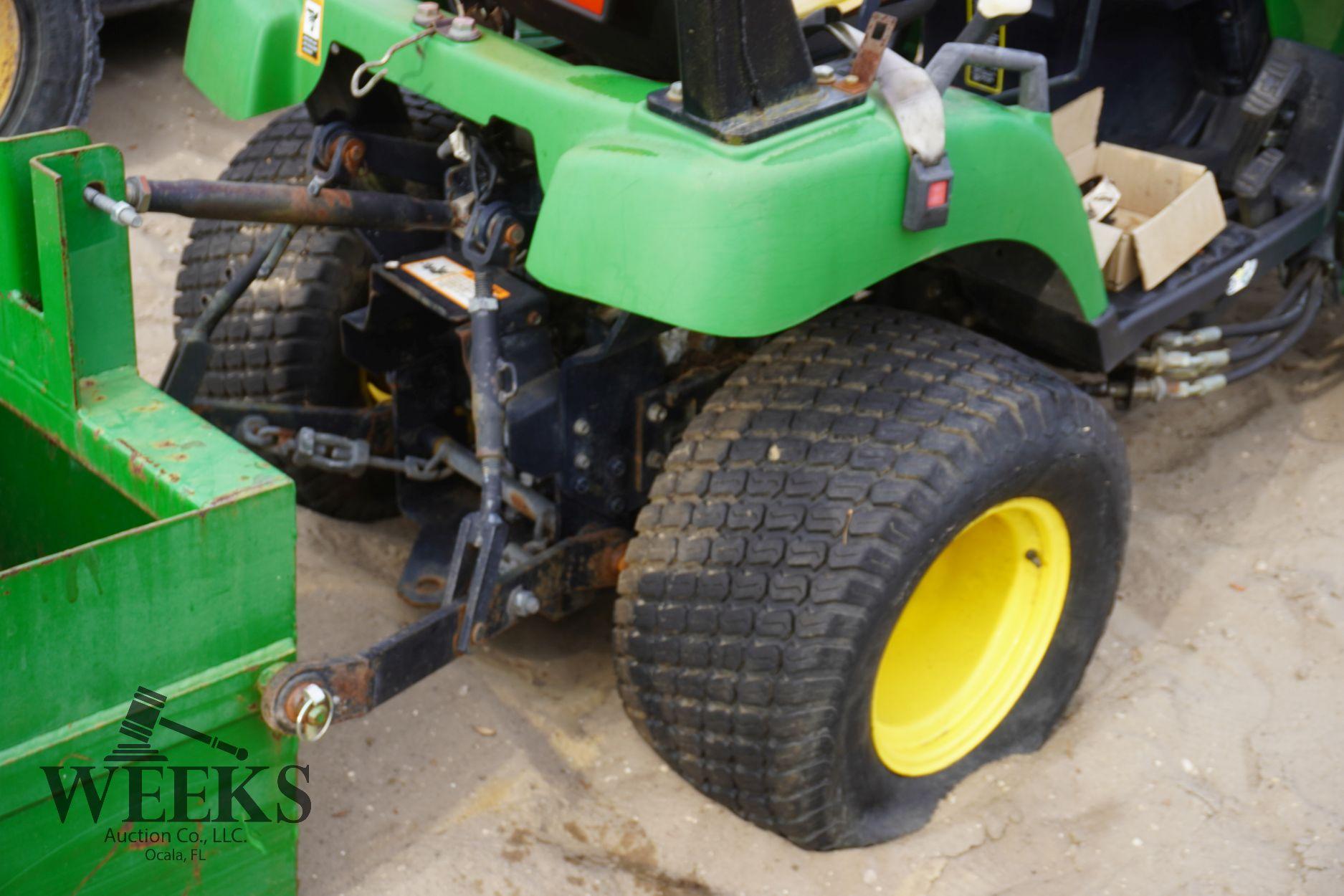 JOHN DEERE 2210 W/LOADER